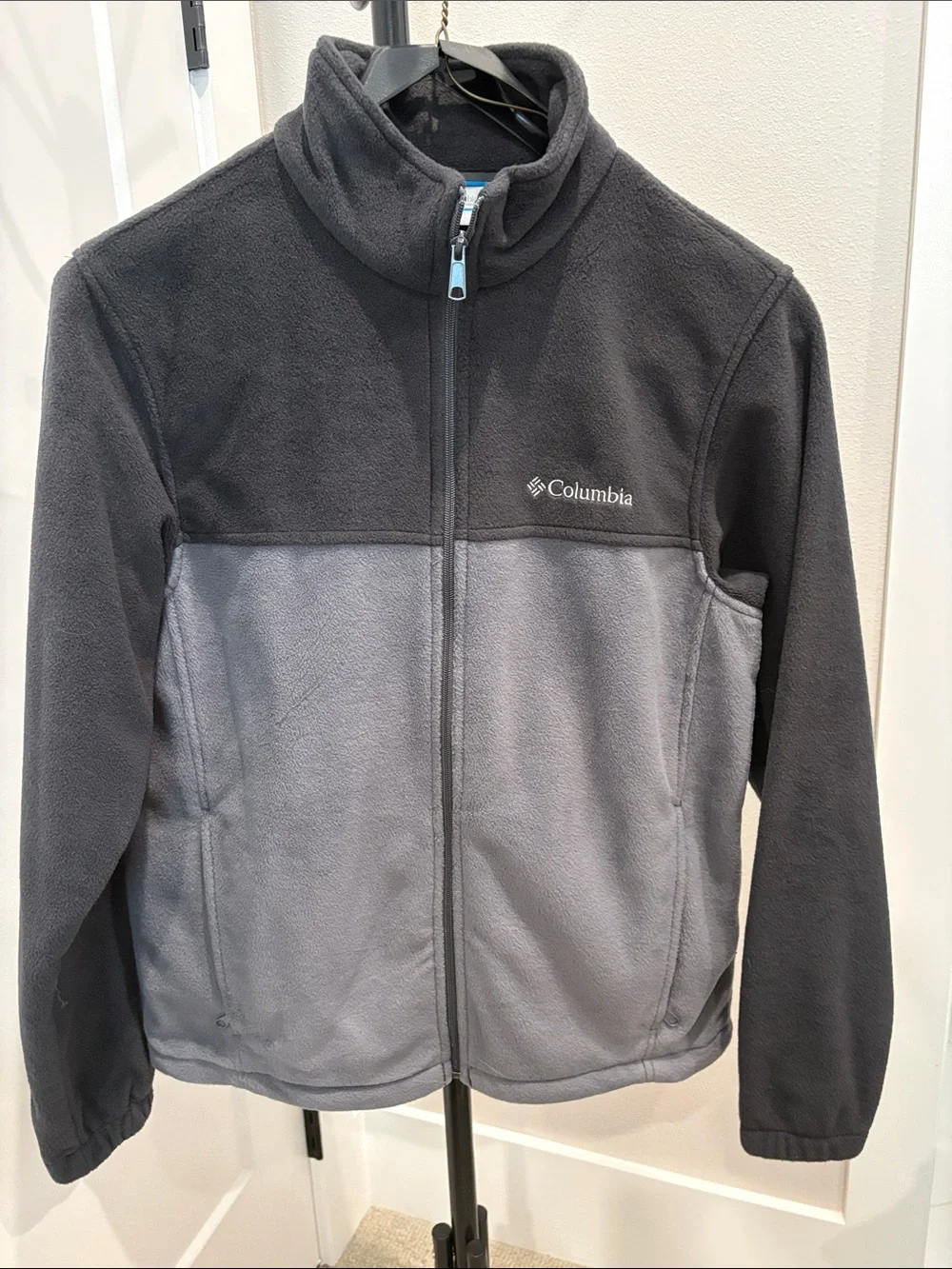 Columbia men’s Dark Charcoal and Light Gray Full-Zip Fleece Jacket - Medium